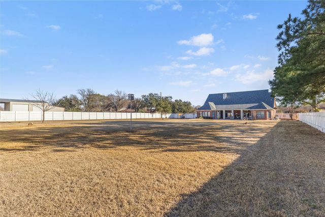 143 Southwood Drive, Burleson, TX 76028