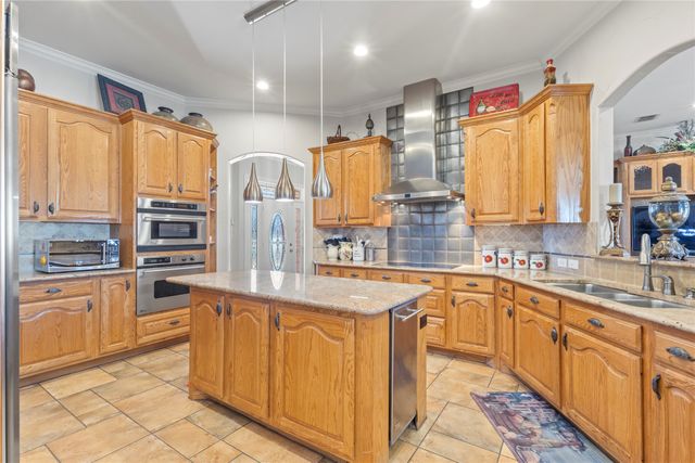 143 Southwood Drive, Burleson, TX 76028