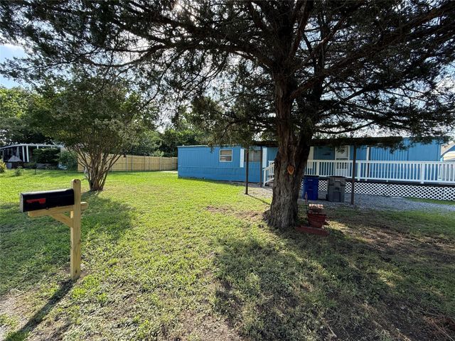 242 Cobb Avenue, Van Alstyne, TX 75495
