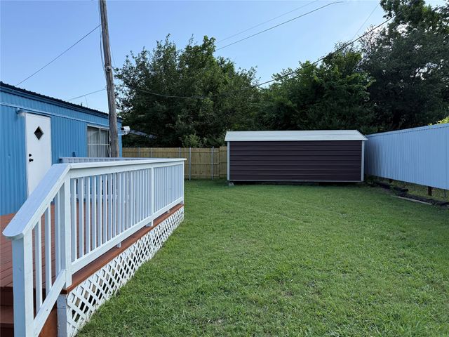 242 Cobb Avenue, Van Alstyne, TX 75495