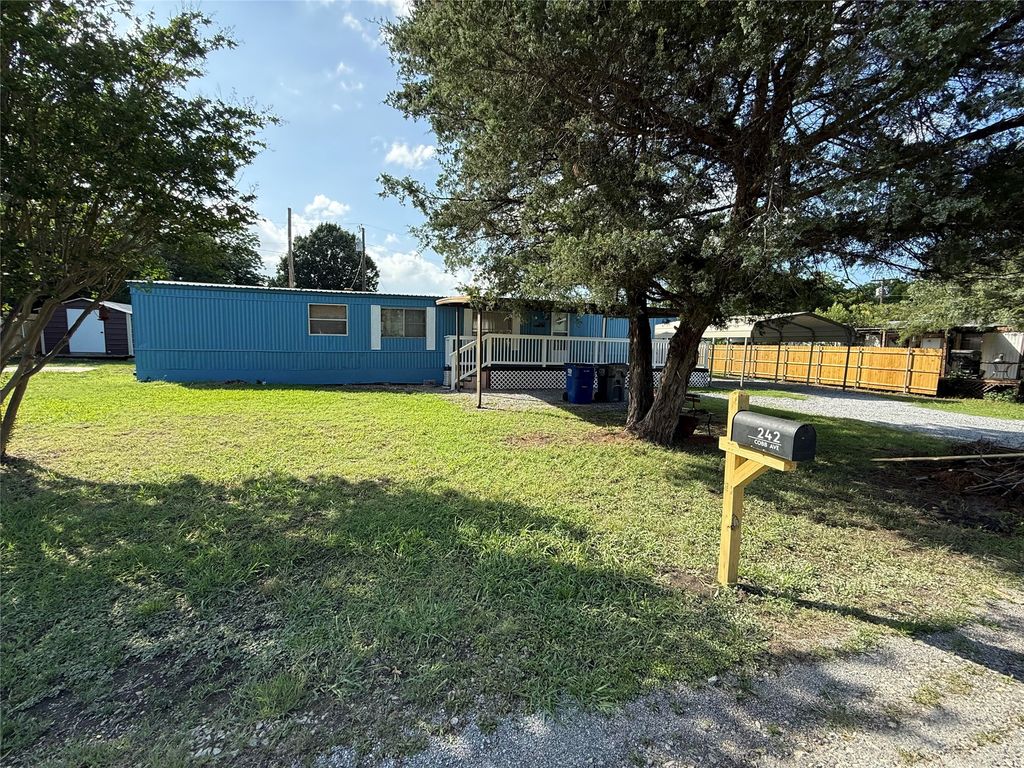242 Cobb Avenue, Van Alstyne, TX 75495