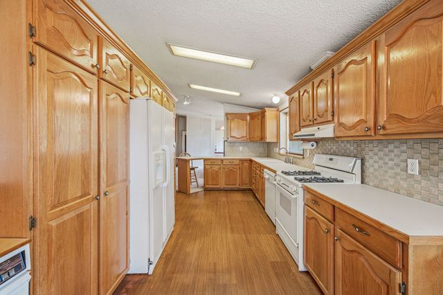1645 N Lakeview Drive, Palo Pinto, TX 76484