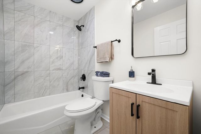 171 LAKESHORE Drive, Carpentersville, IL 60110