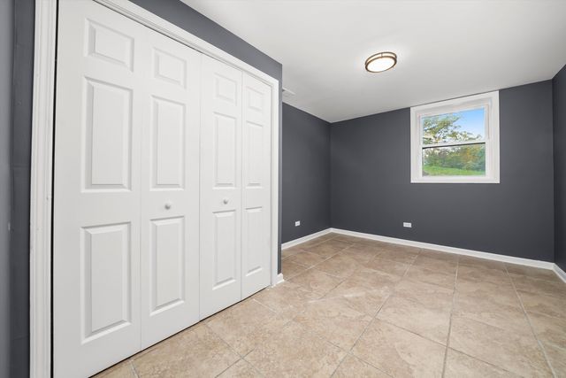 171 LAKESHORE Drive, Carpentersville, IL 60110