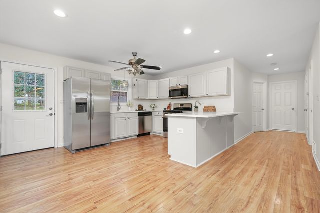 171 LAKESHORE Drive, Carpentersville, IL 60110