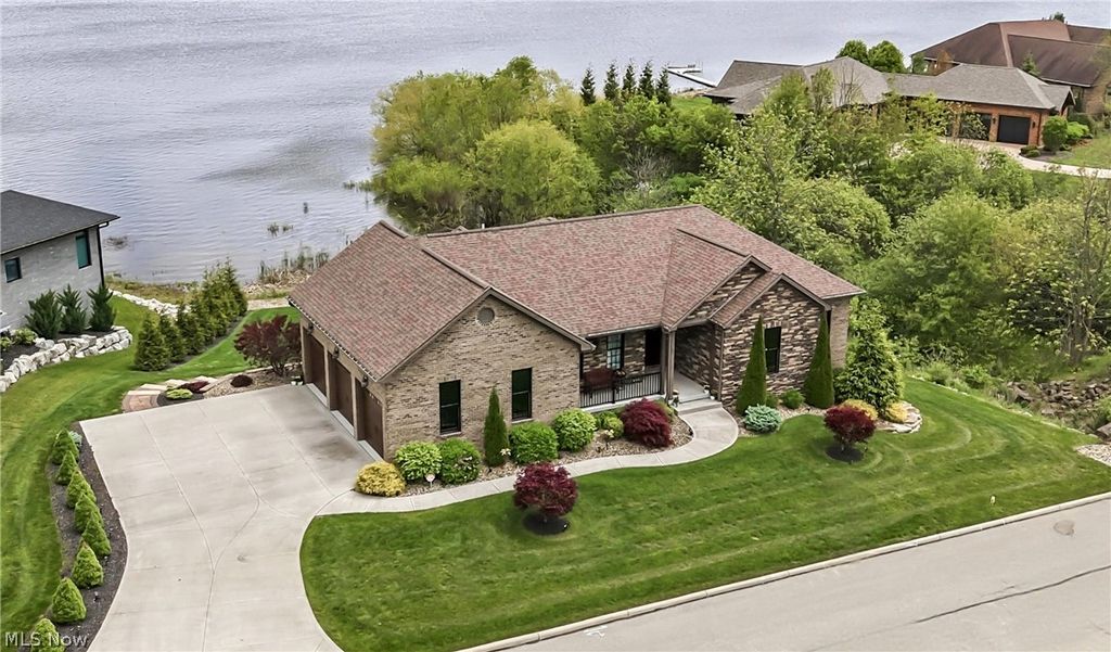 147 Heron Bay Drive, Poland, OH 44514