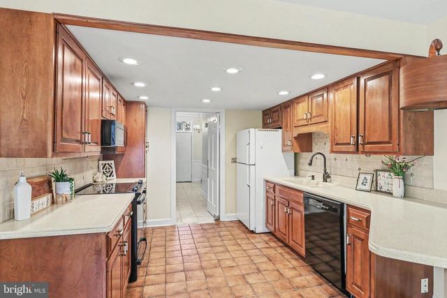 210 ALLENDALE RD, Mechanicsburg, PA 17055