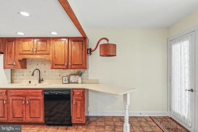 210 ALLENDALE RD, Mechanicsburg, PA 17055