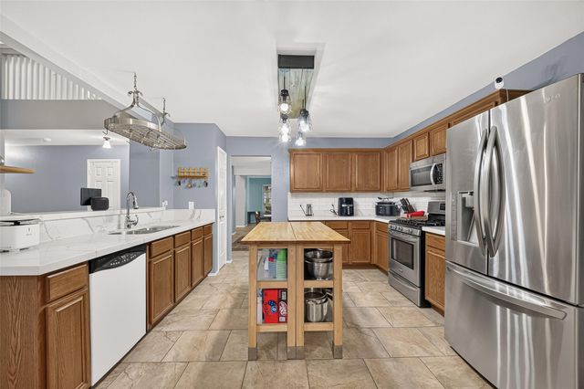 10634 Redwood Drive, Baytown, TX 77523
