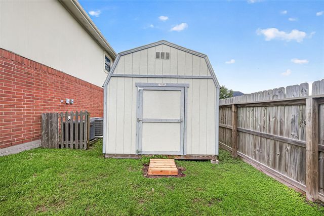 10634 Redwood Drive, Baytown, TX 77523