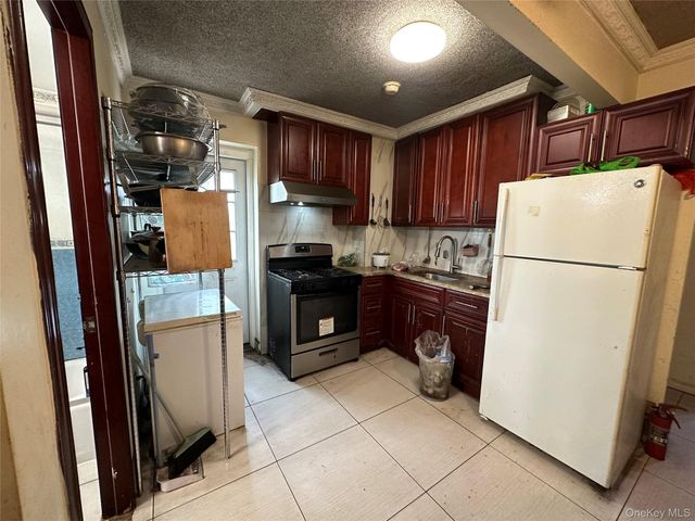 6111 159th Street, Fresh Meadows, NY 11365
