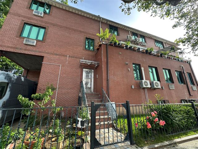 6111 159th Street, Fresh Meadows, NY 11365