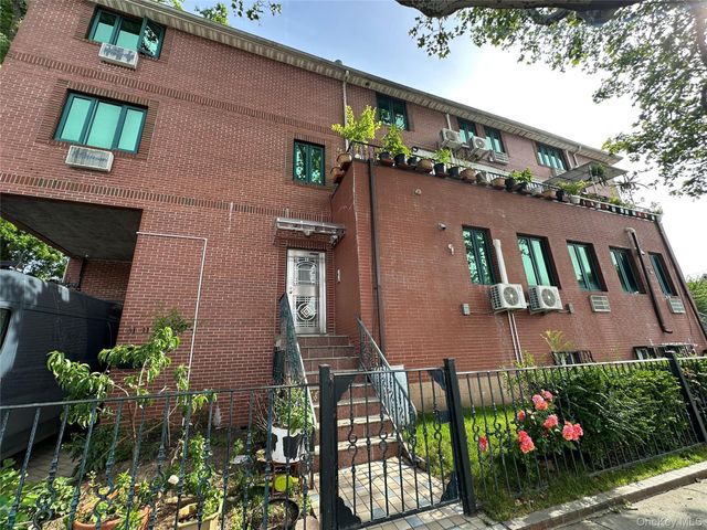 6111 159th Street, Fresh Meadows, NY 11365