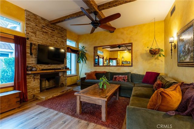 650 Ivywood Lane E, Simi Valley, CA 93065