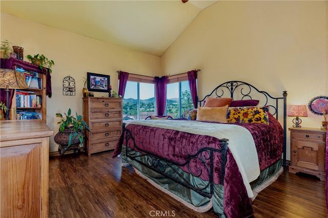 650 Ivywood Lane E, Simi Valley, CA 93065
