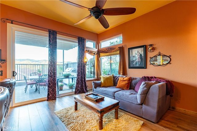 650 Ivywood Lane E, Simi Valley, CA 93065
