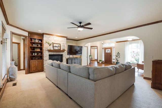 2601 Cheval Pointe Drive, Edmond, OK 73034