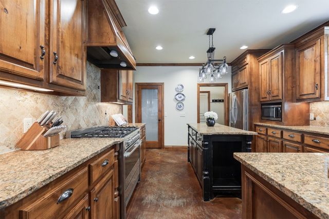 2601 Cheval Pointe Drive, Edmond, OK 73034