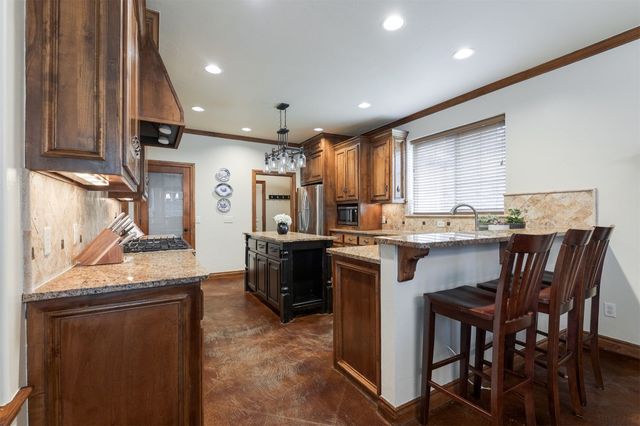 2601 Cheval Pointe Drive, Edmond, OK 73034