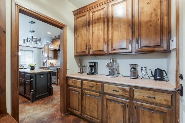 2601 Cheval Pointe Drive, Edmond, OK 73034