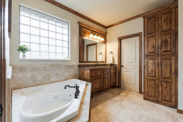 2601 Cheval Pointe Drive, Edmond, OK 73034