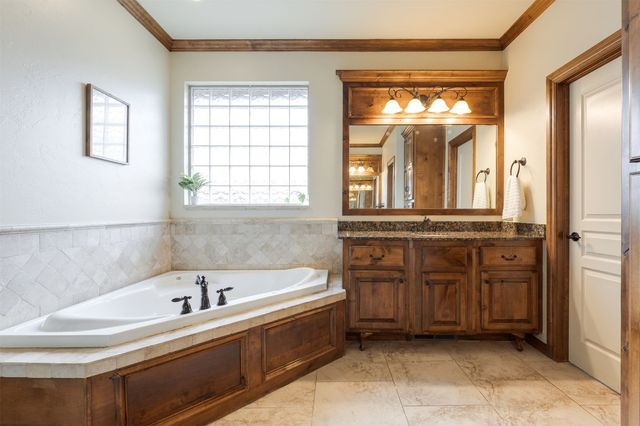 2601 Cheval Pointe Drive, Edmond, OK 73034