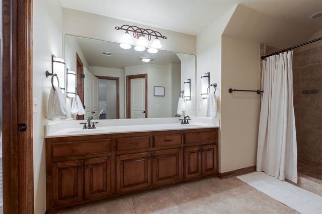 2601 Cheval Pointe Drive, Edmond, OK 73034