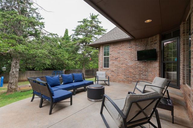 2601 Cheval Pointe Drive, Edmond, OK 73034