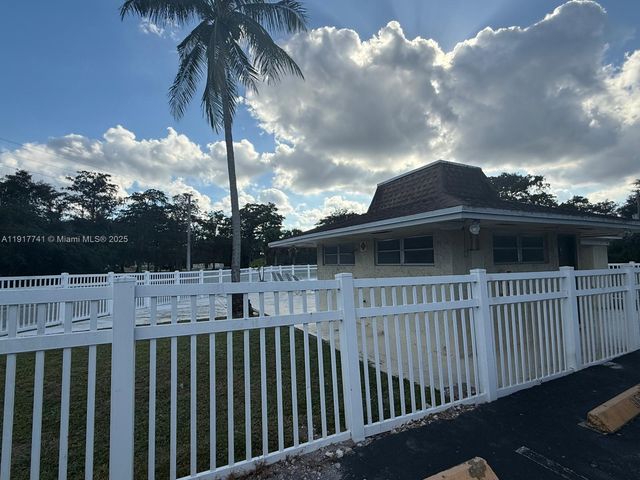 8123 Lagos De Campo Blvd A-2, Tamarac, FL 33321