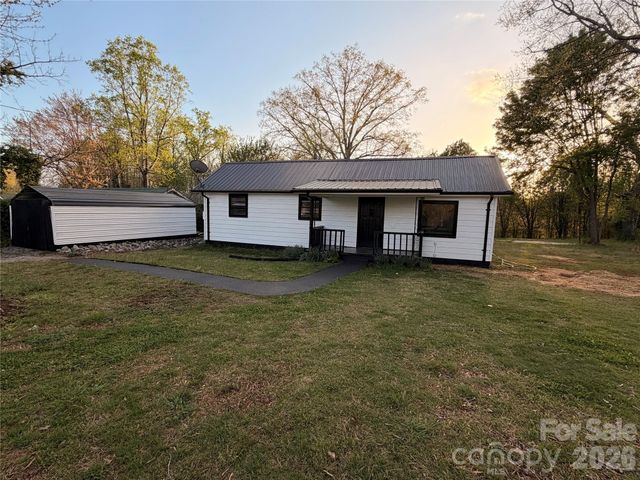 201 Cape Hickory Road, Hickory, NC 28601