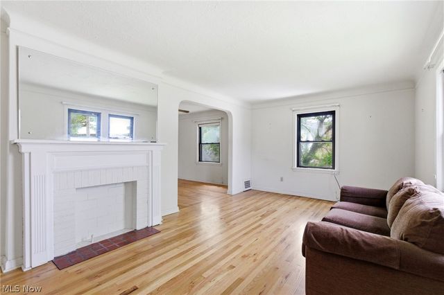 2261 Warren Road, Lakewood, OH 44107
