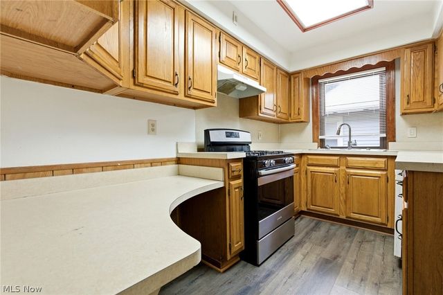 2261 Warren Road, Lakewood, OH 44107