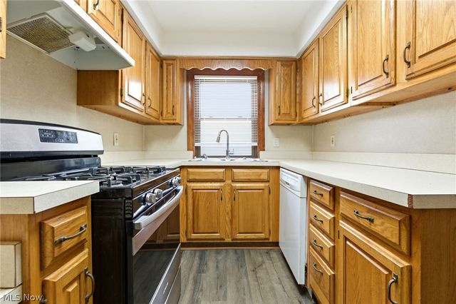 2261 Warren Road, Lakewood, OH 44107