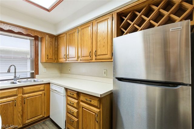 2261 Warren Road, Lakewood, OH 44107