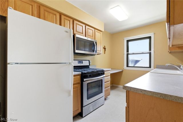 2261 Warren Road, Lakewood, OH 44107