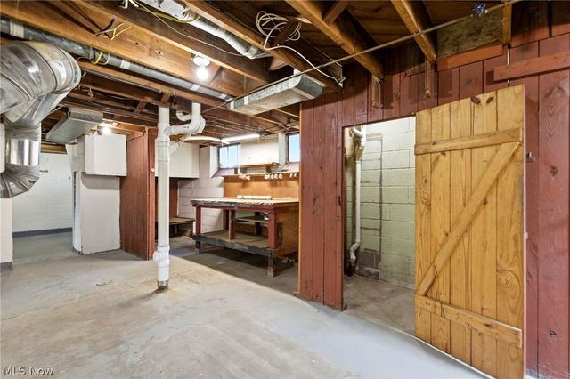 2261 Warren Road, Lakewood, OH 44107