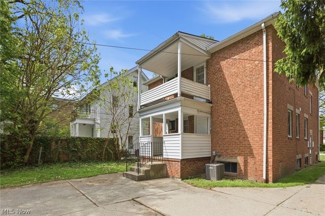 2261 Warren Road, Lakewood, OH 44107