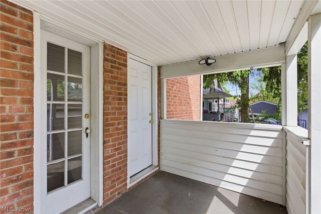 2261 Warren Road, Lakewood, OH 44107
