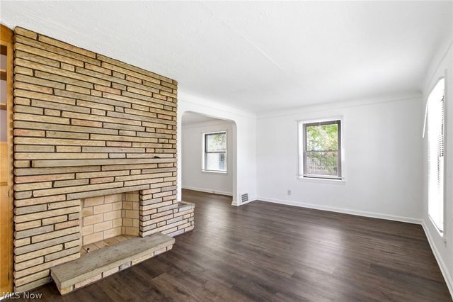 2261 Warren Road, Lakewood, OH 44107