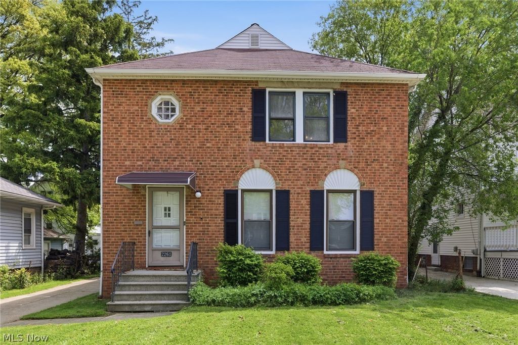 2261 Warren Road, Lakewood, OH 44107