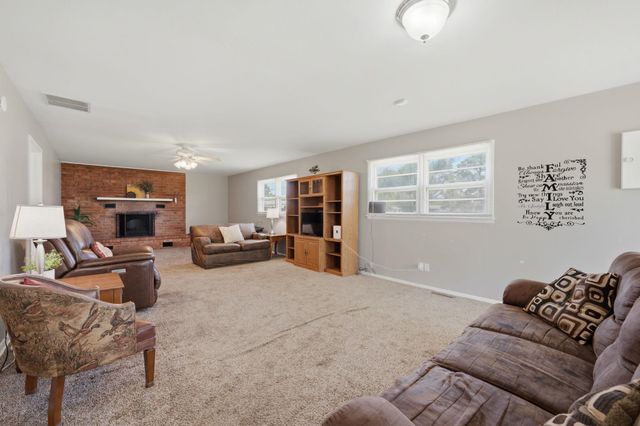 452 S Meadowhaven St, Wichita, KS 67209