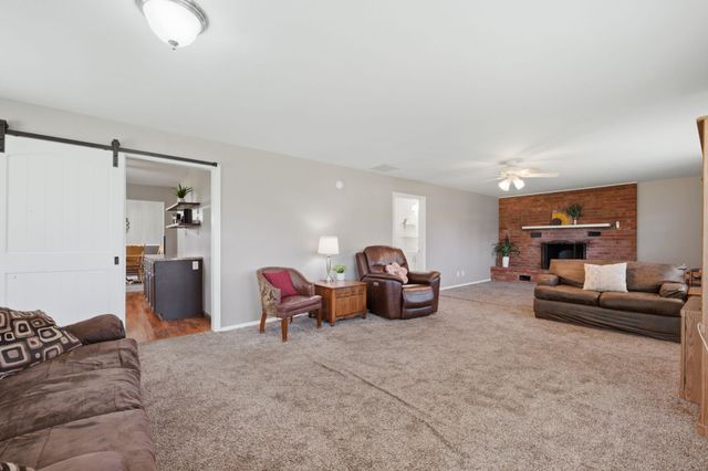 452 S Meadowhaven St, Wichita, KS 67209