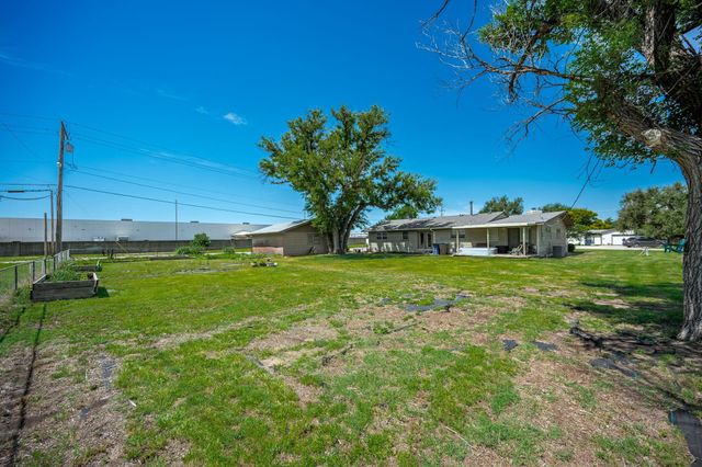 452 S Meadowhaven St, Wichita, KS 67209