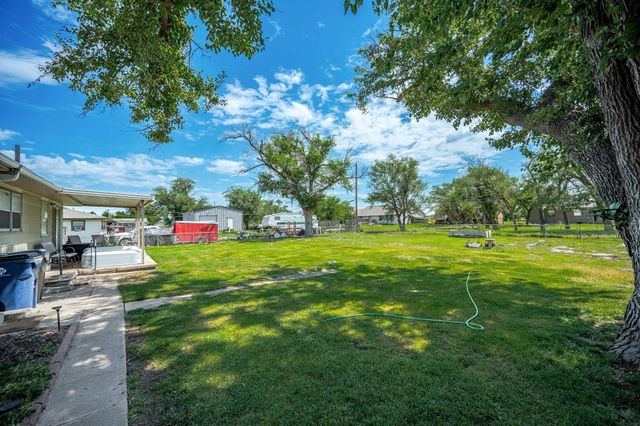 452 S Meadowhaven St, Wichita, KS 67209