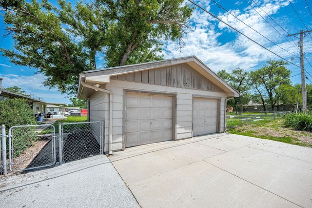 452 S Meadowhaven St, Wichita, KS 67209