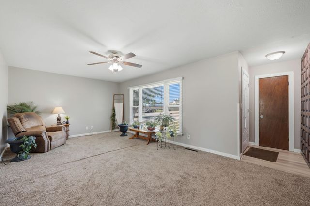 452 S Meadowhaven St, Wichita, KS 67209
