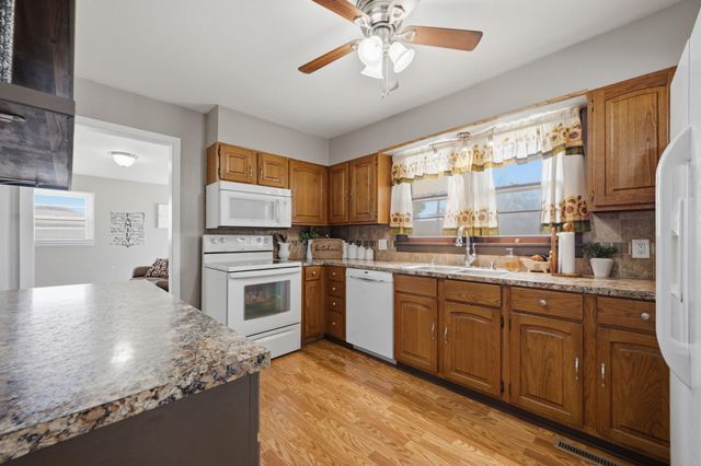 452 S Meadowhaven St, Wichita, KS 67209