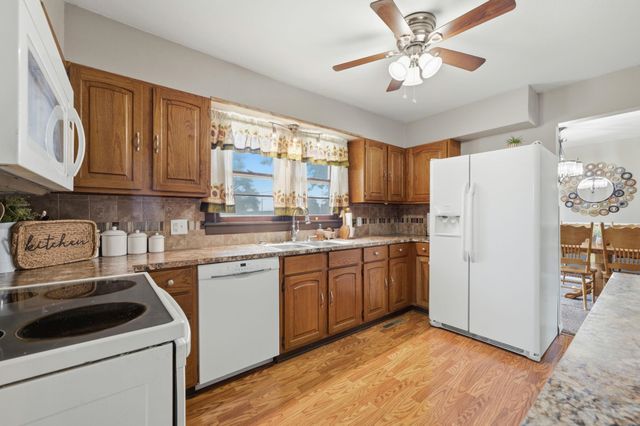 452 S Meadowhaven St, Wichita, KS 67209