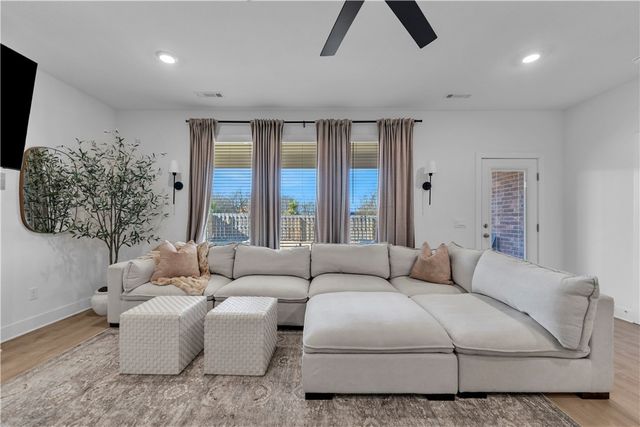 2109 Hahn Street, Pea Ridge, AR 72751