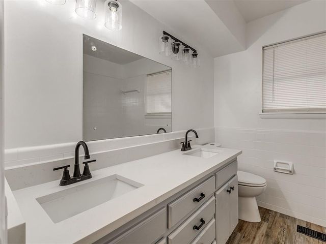 9 Vine Street, Yukon, OK 73099